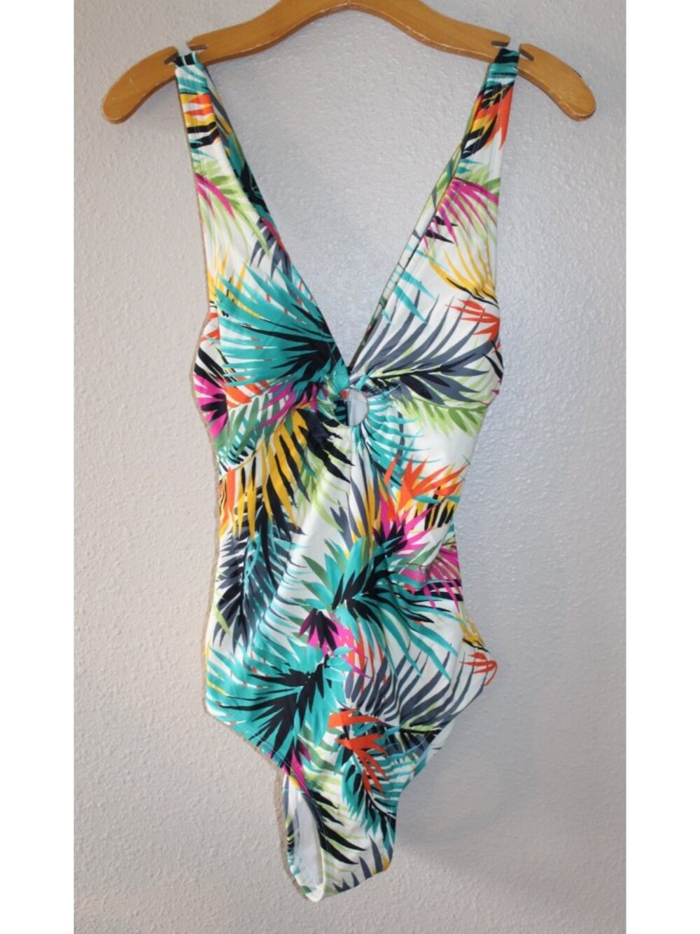Shade & Shore Womens Multicolored One Piece Key Hole Swimsuit M NWT